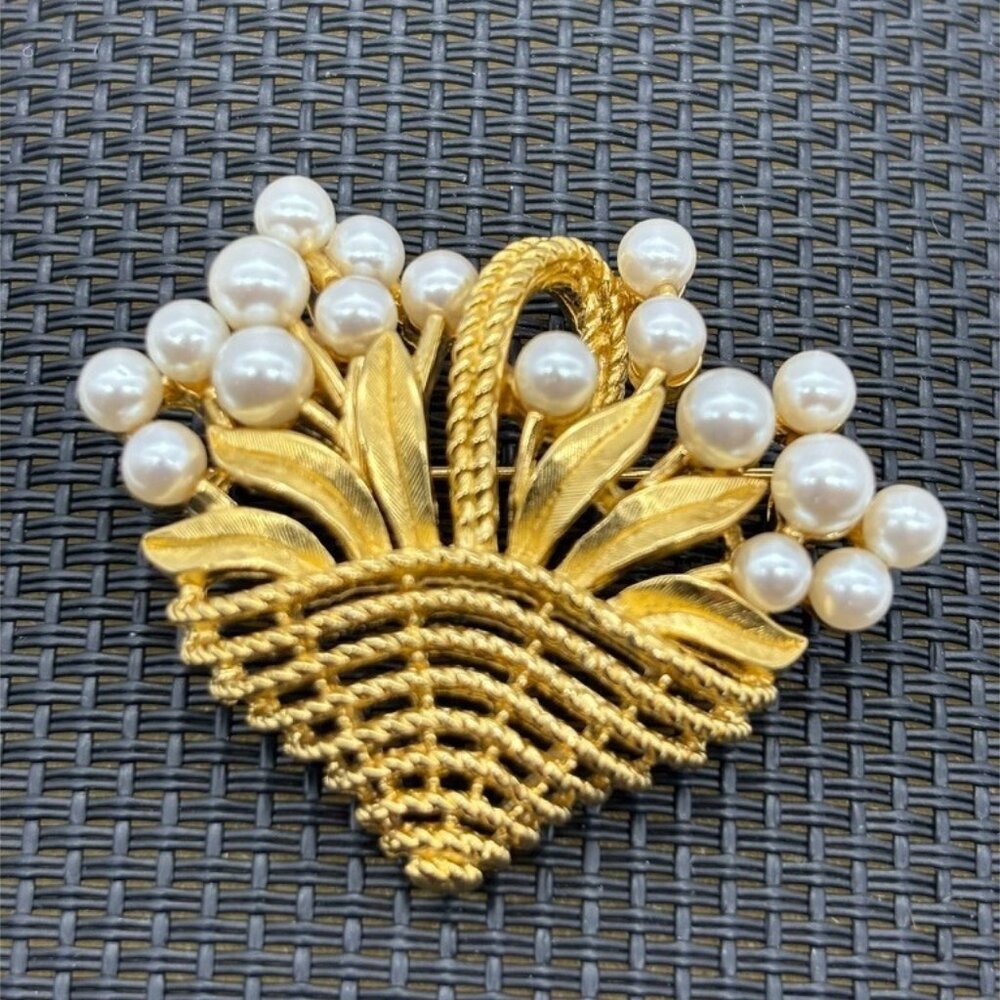 Trifari Gold-Tone Metal, Basket With Faux Pearl Flowers Brooch, Marked "Trifari" - Picture 2 of 8